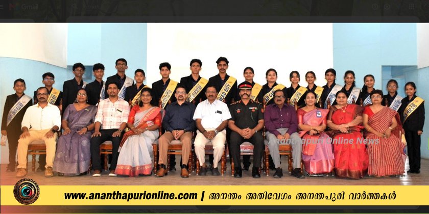 ഭാരതീയ വിദ്യാഭവൻ സീനിയർ സെക്കൻഡറി സ്കൂളിലെ ഇൻവെസ്റ്റിച്ചർ സെറിമണി 2026 കേരള, ലക്ഷദ്വീപ് എൻ.സി.സി. ഡയറക്ടറായ കേണൽ എം. പ്രമോദ് ഉദ്ഘാടനം നിർവഹിക്കുന്നു. തിരുവനന്തപുരം  കേന്ദ്ര ഓണററി സെക്രട്ടറി ശ്രീ.എസ്. ശ്രീനിവാസൻ ഐ . എ. എസ് (റിട്ടയേർഡ്)  ഓണററി അസോസിയേറ്റ് സെക്രട്ടറിയും, ഡയറക്ടറുമായ  ഡോക്ടർ   ജി. എൽ മുരളീധരൻ ,സ്കൂൾ പ്രിൻസിപ്പൽ ശ്രീ സുനിൽ ചാക്കോ ,വൈസ് പ്രിൻസിപ്പൽ ശ്രീമതി മഞ്ജുഷ പി. എസ് എന്നിവർ സമീപം.